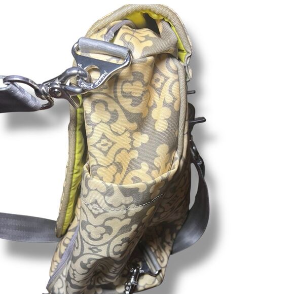 Petunia Pickle Bottom Large Carryall Berkshire Geometric Pattern Diaper Bag - Picture 6 of 16